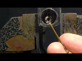 how to open a lock with hair clips